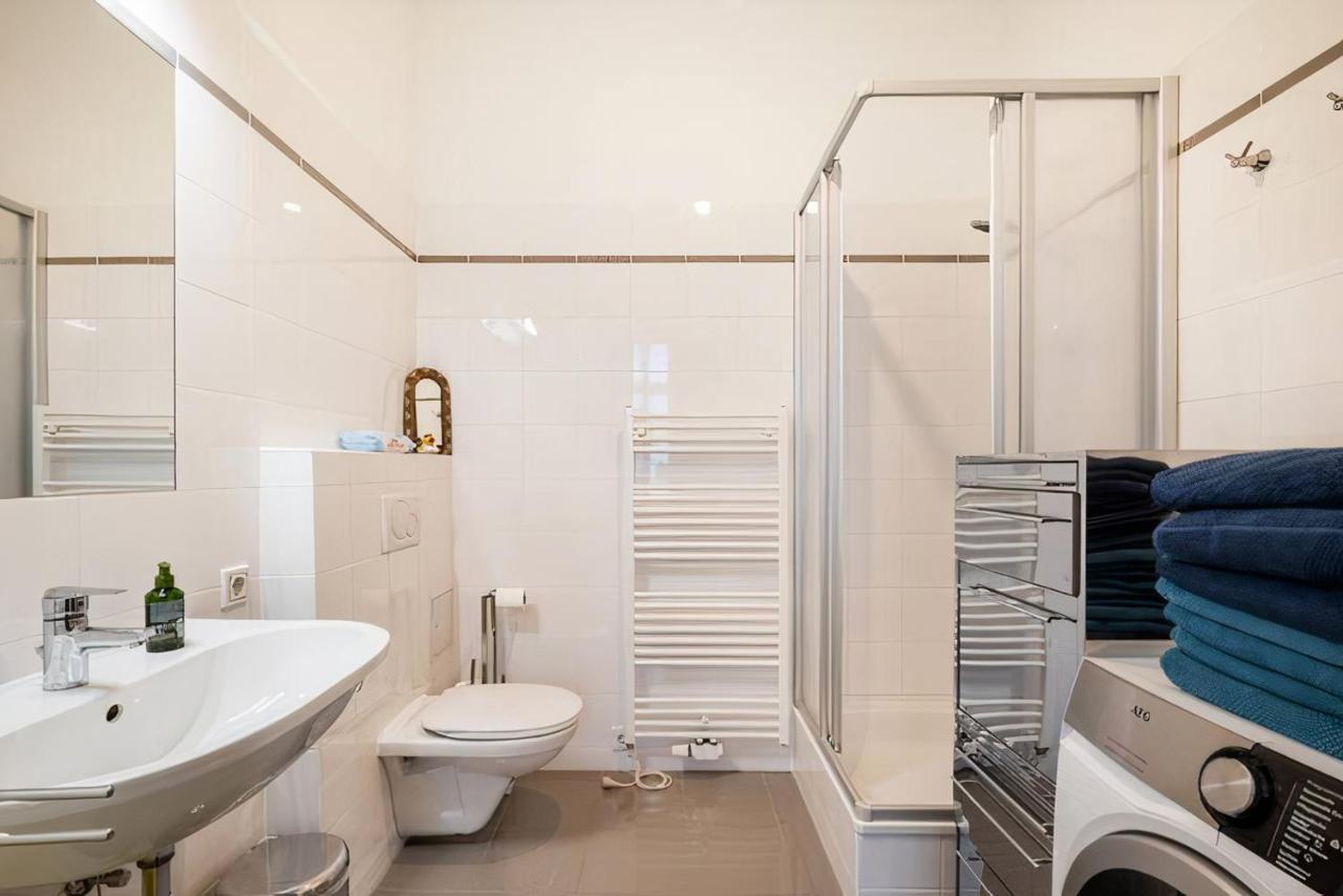 Apartamento Imperial Gem . Flamboyant Studio . Heart Of Viena Exterior foto